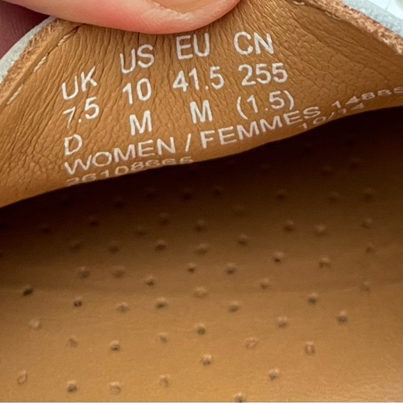 Clarks Artisan loafers. Clarks womans sz10 shoe. White leather never worn loafer - Picture 7 of 13